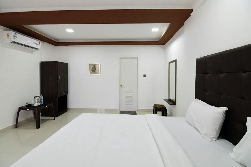 קלנגוטה Seashore Beach Resort מראה חיצוני תמונה